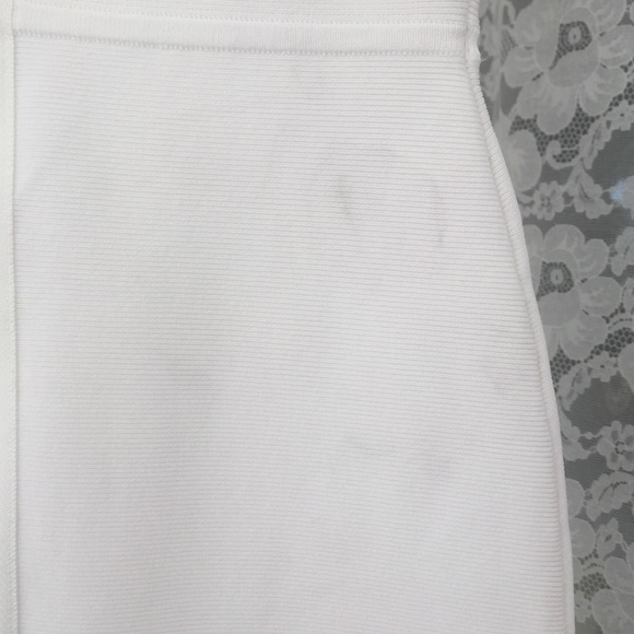 BCBG DRESS OFF WHITE BANDAGE CRISS CROSS HEM - Picture 5 of 8